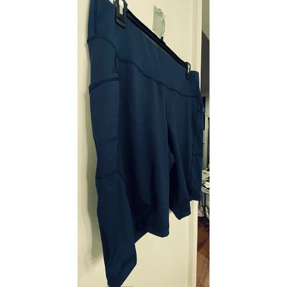 NWT Ideolgoy Women's Navy Blue Compression Shorts 2X - Picture 2 of 6